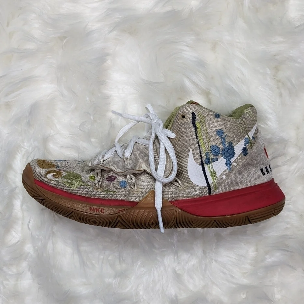 Nike Bandulu Kyrie 5 Embroidered‎ Splatters Basketball Shoes Size Youth 5.5
